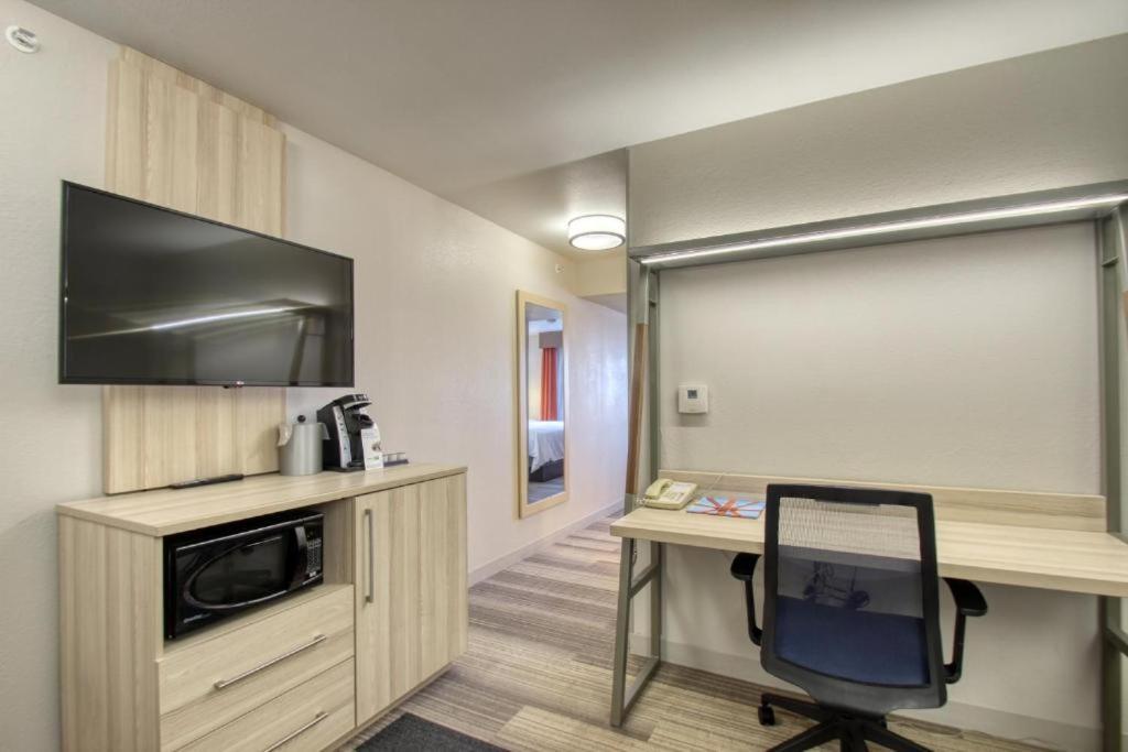 Holiday Inn Express Hotel & Suites Milwaukee Airport By Ihg Exterior foto